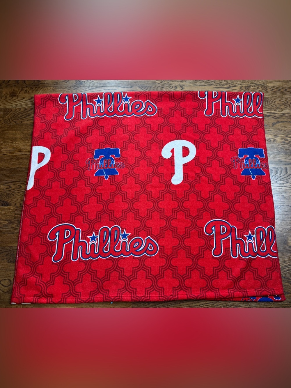 Genuine Merchandise NWOT Philadelphia Phillies MLB Red Beach Towel / Throw